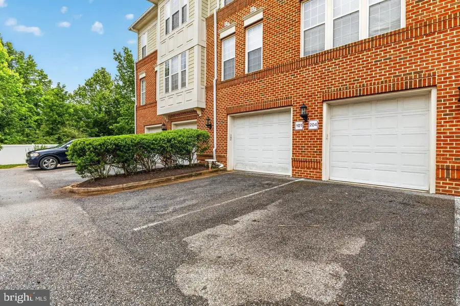 800 Edelen Station Pl #402, La Plata, MD 20646 - #2