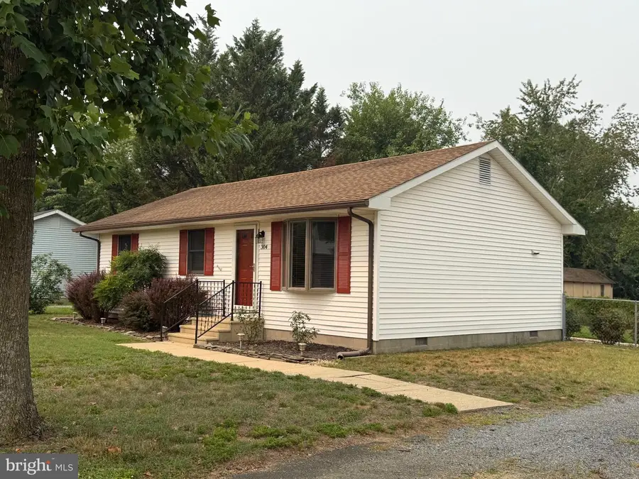 304 Academy Ave, Denton, MD 21629 - #2