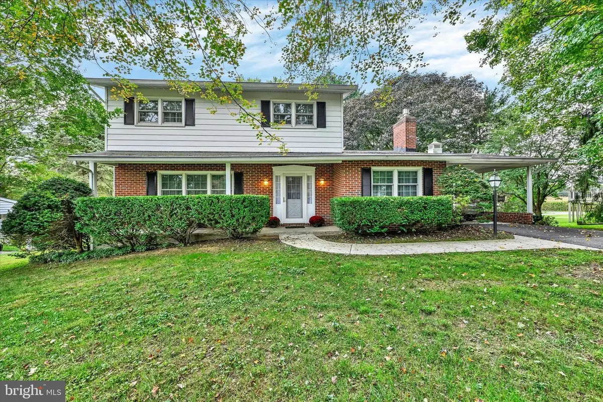 6905 Spring Hill Dr, Sykesville, MD 21784 - #1