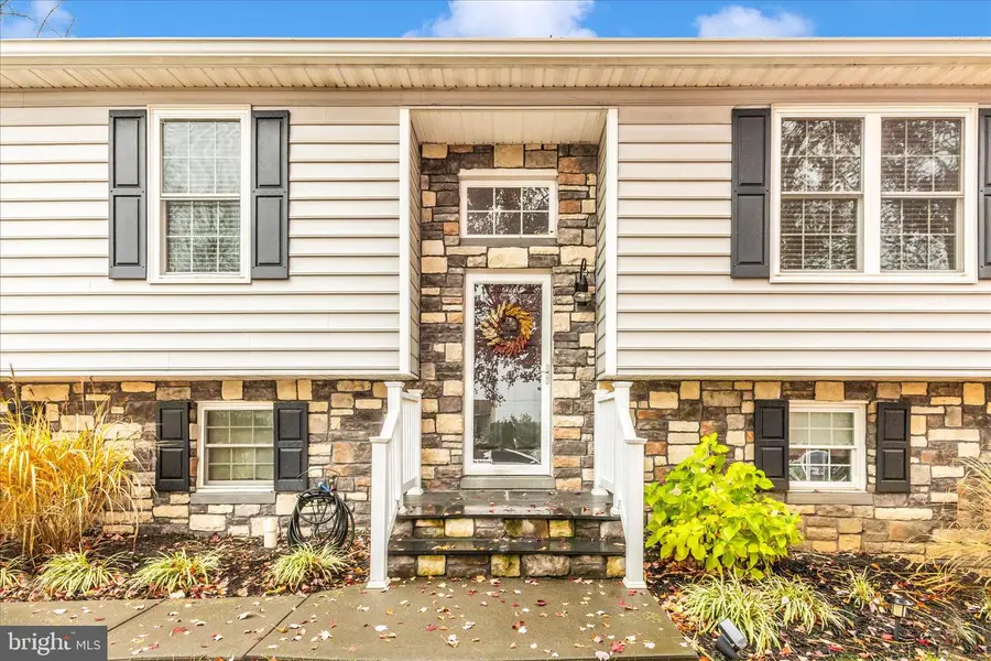 348 Buck Cash Dr, Westminster, MD 21158 - Image #2