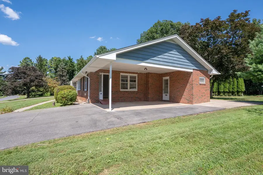 7005 Beachmont Dr, Sykesville, MD 21784 - #2