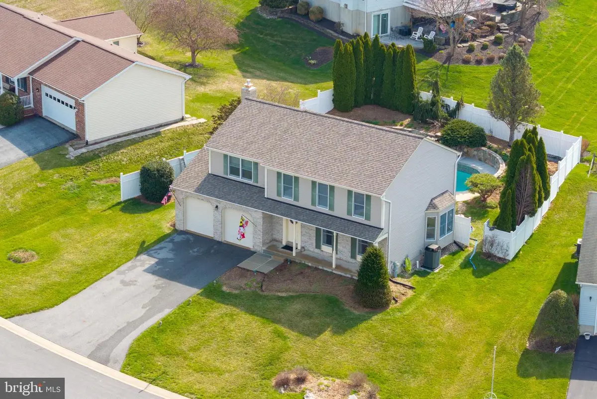 725 Hess Ct, Westminster, MD 21157 - #1