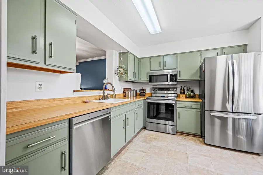 4318 Sycamore Dr, Hampstead, MD 21074 - #2