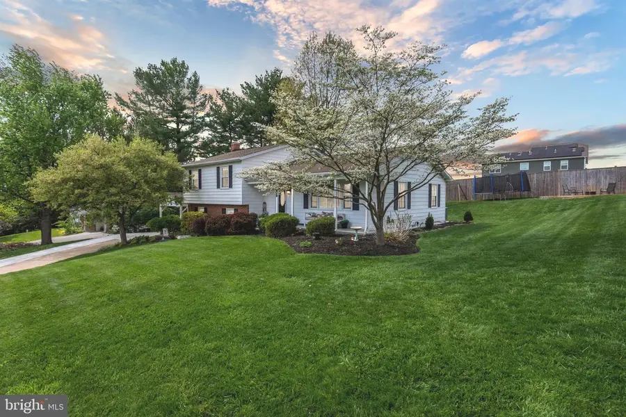 716 Woodside Dr, Westminster, MD 21157 - #2