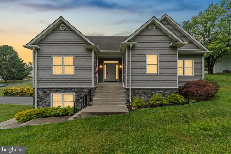 4302 Howard Dr, Sykesville, MD 21784 - #2