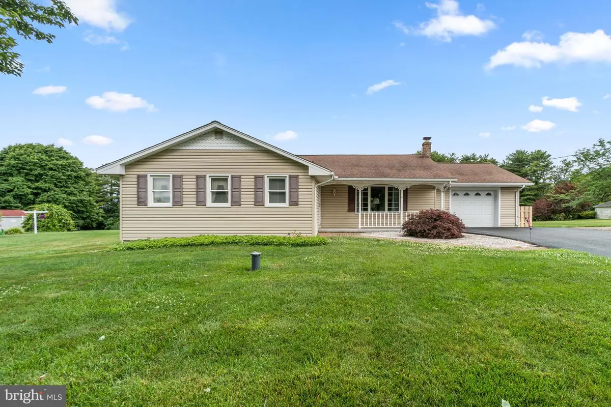 557 Oak Tree Rd, Westminster, MD 21157 - #1
