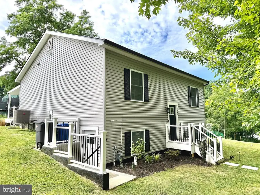 1590 Homeland Dr, Sykesville, MD 21784 - #2