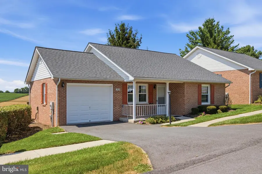 2820 Carlisle Dr #15, New Windsor, MD 21776 - #2