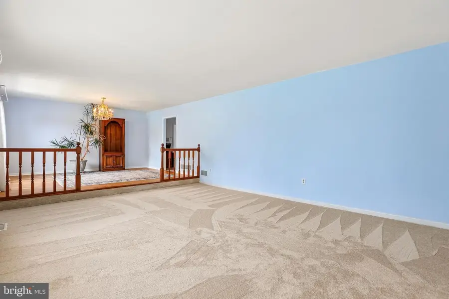 2215 Cherokee Dr, Westminster, MD 21157 - #2