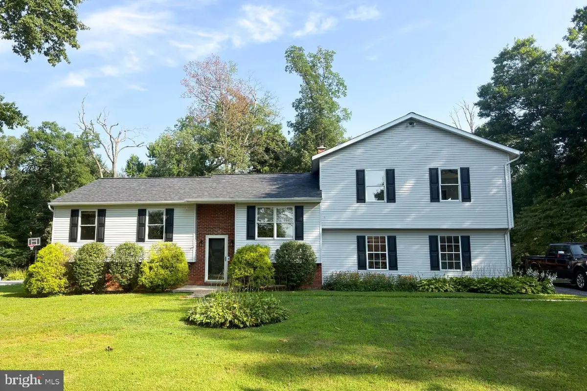 4294 Wolf Hill Dr, Hampstead, MD 21074 - #1
