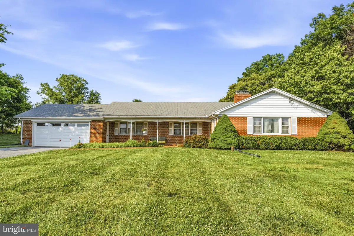 5049 Braddock Rd, Woodbine, MD 21797 - #1