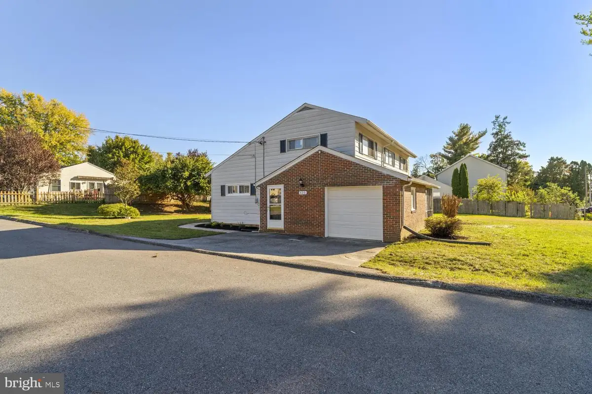 425 Oak Ave, Westminster, MD 21157 - #1