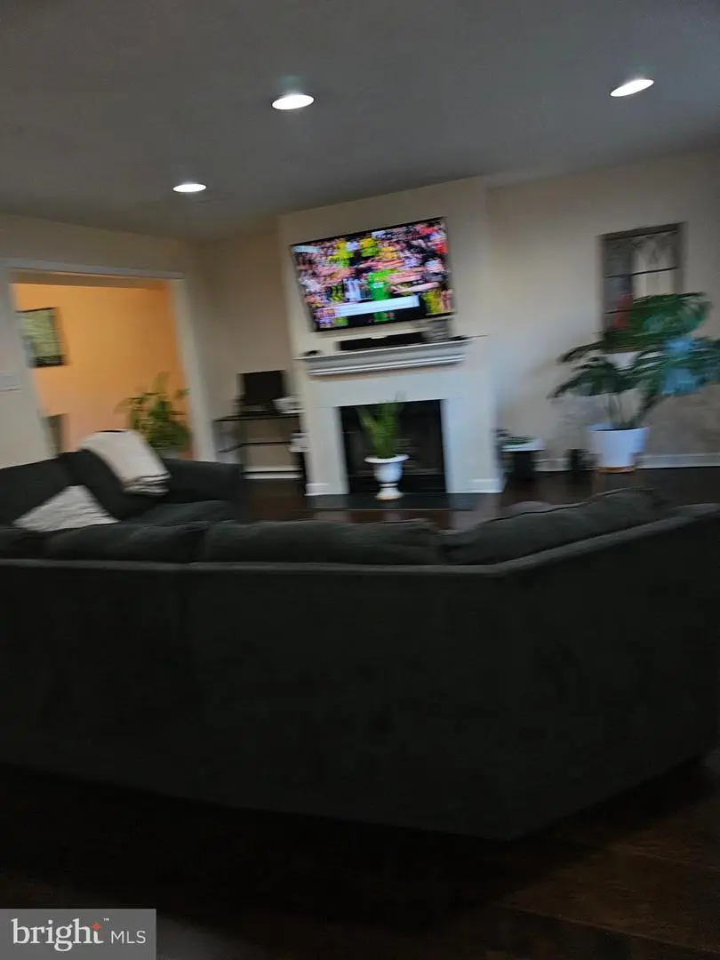 6827 Larkspur Sq, Frederick, MD 21703 - Image #3