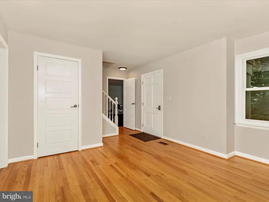 7518 Oakmont Dr, Frederick, MD 21702 - Image #3