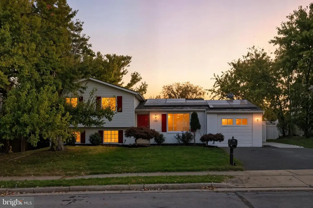 1816 Rocky Glen Dr, Frederick, MD 21702 - Image #1