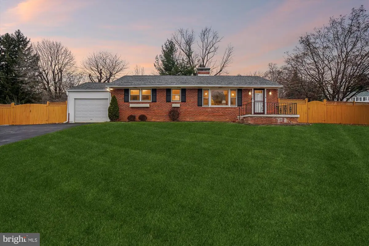 5708 Lakeview Dr, Frederick, MD 21702 - Image #1