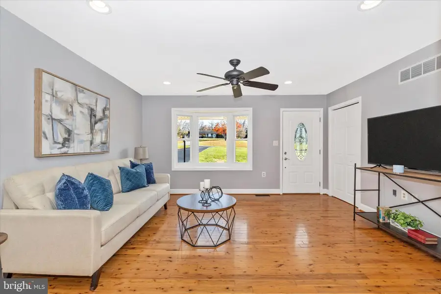 11378 Canary Dr, Ijamsville, MD 21754 - Image #3