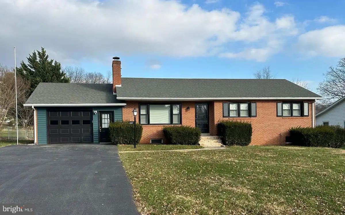 3887 Shadywood Dr, Jefferson, MD 21755 - Image #1