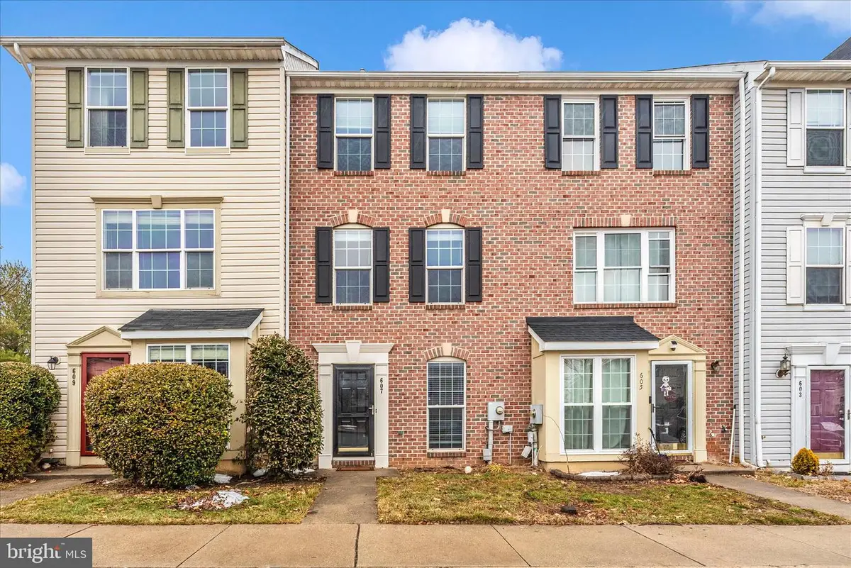 607 Hollowstone Rd, Frederick, MD 21703 - #1