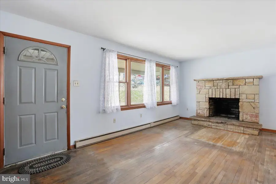 1629 Dahlgren Rd, Middletown, MD 21769 - #3