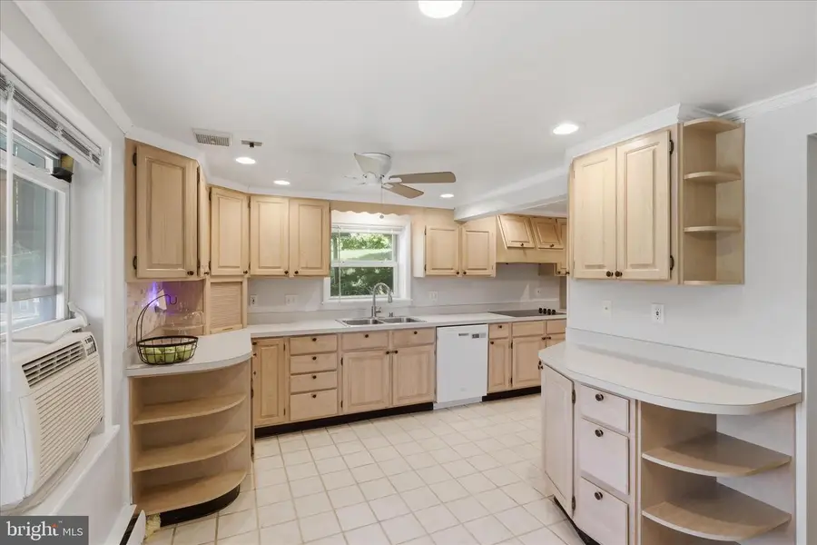 603 W B St, Brunswick, MD 21716 - #3