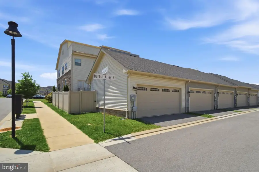 5861 Tomahawk St, New Market, MD 21774 - #3