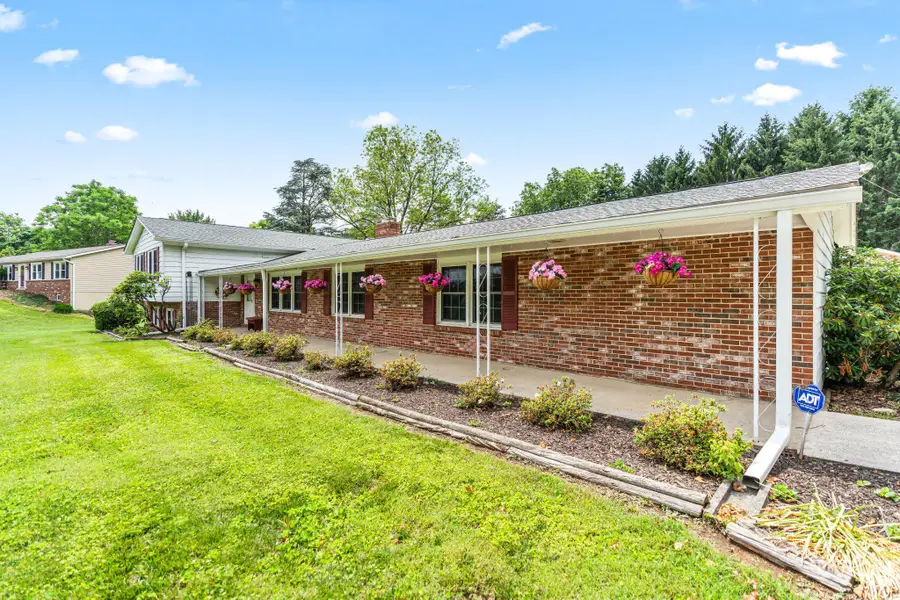 3318 Lowell Ln, Ijamsville, MD 21754 - #2