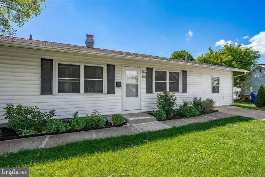 302 Manor Ct, Frederick, MD 21701 - #2