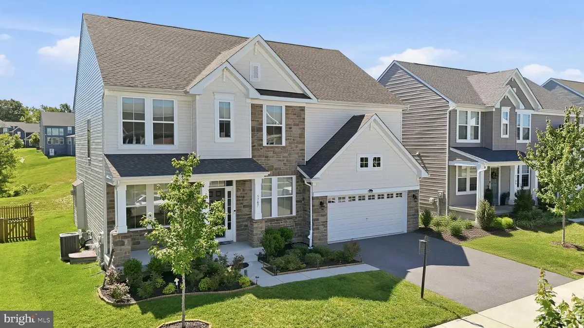 5707 Hawk Ridge Rd, Frederick, MD 21704 - #1
