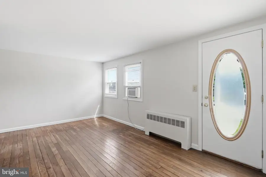 905 Oak St, Frederick, MD 21703 - #3