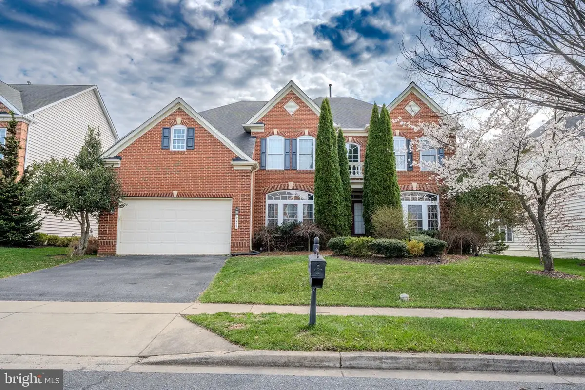 9215 Shafers Mill Dr, Frederick, MD 21704 - #1