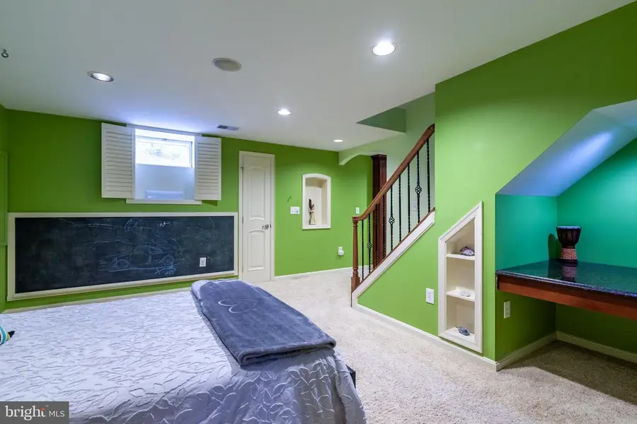 2425 Hunters Chase Ct, Frederick, MD 21702 - #2