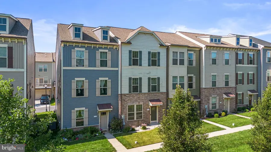 915 Badger Ave, Frederick, MD 21702 - #2