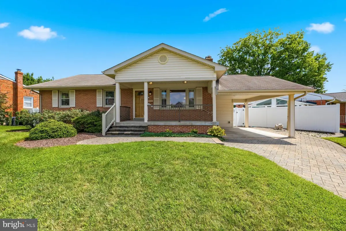 802 Young Pl, Frederick, MD 21702 - #1