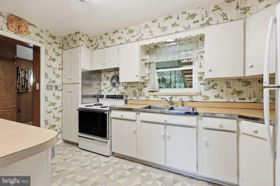 114 Fairview Ave, Frederick, MD 21701 - #3