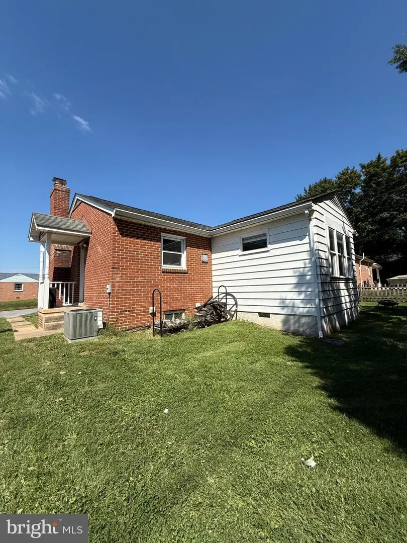 912 Shawnee Dr, Frederick, MD 21701 - #2
