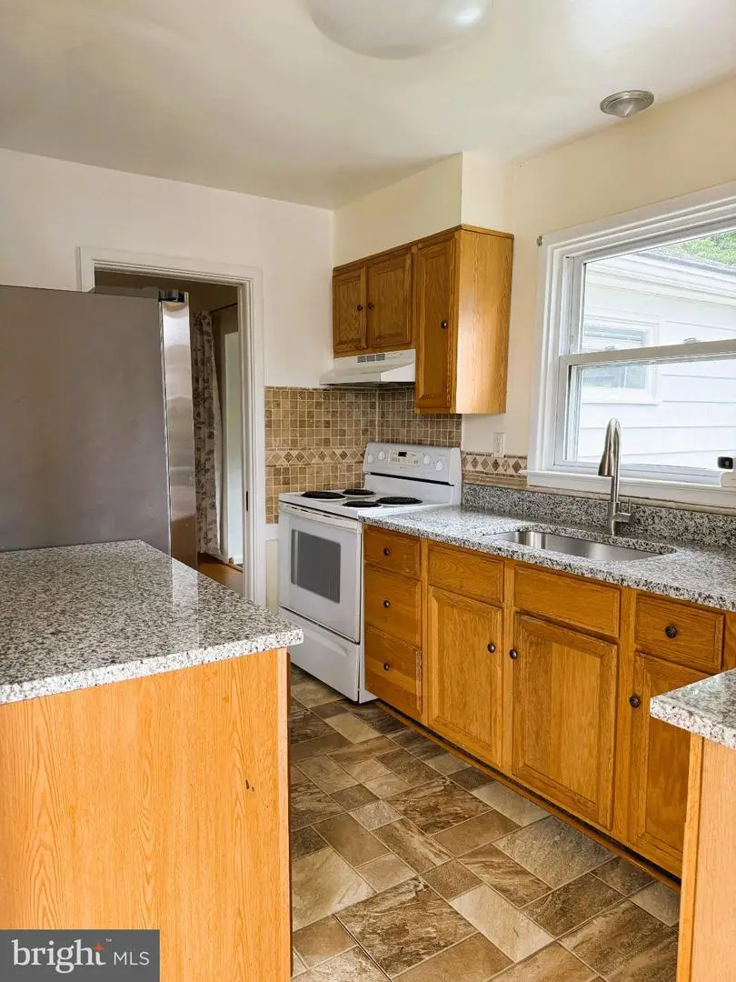 912 Shawnee Dr, Frederick, MD 21701 - #3