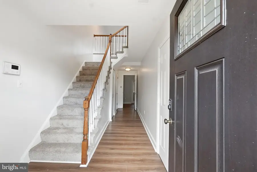 18 Victoria Sq, Frederick, MD 21702 - #2
