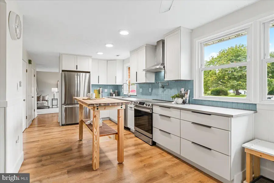 8130 Cambridge Dr, Frederick, MD 21704 - #2