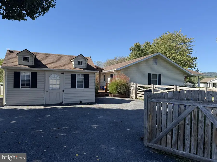 24 Hammaker St, Thurmont, MD 21788 - #3