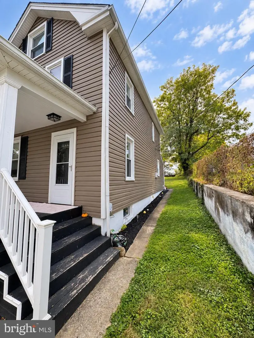 114 W B St, Brunswick, MD 21716 - #2