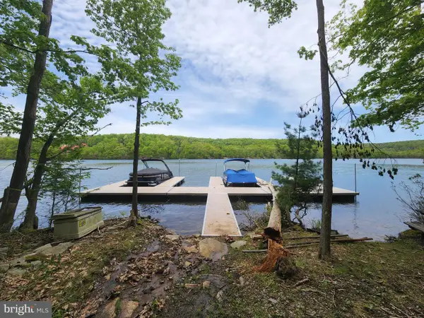 Edgewater Dr #4, OAKLAND, MD 21550