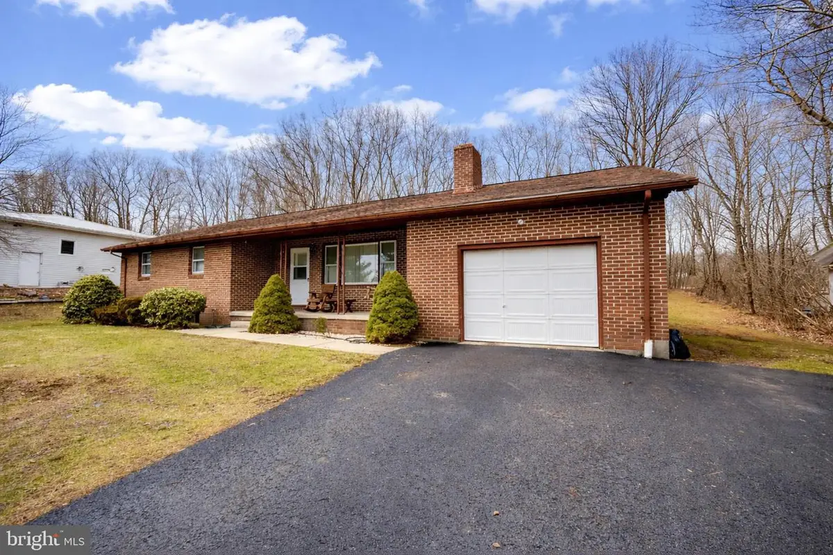 143 Manor Dr, Oakland, MD 21550 - Image #1