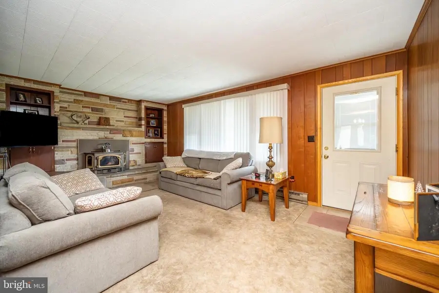 143 Manor Dr, Oakland, MD 21550 - Image #2