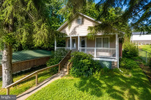 509 E St, MOUNTAIN LAKE PARK, MD 21550