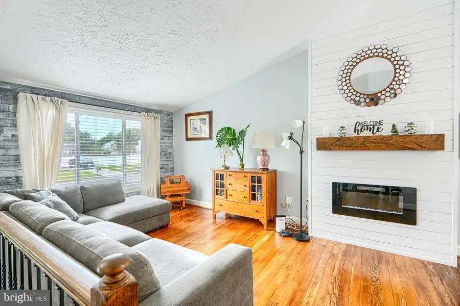924 Edmund St, Aberdeen, MD 21001 - #2
