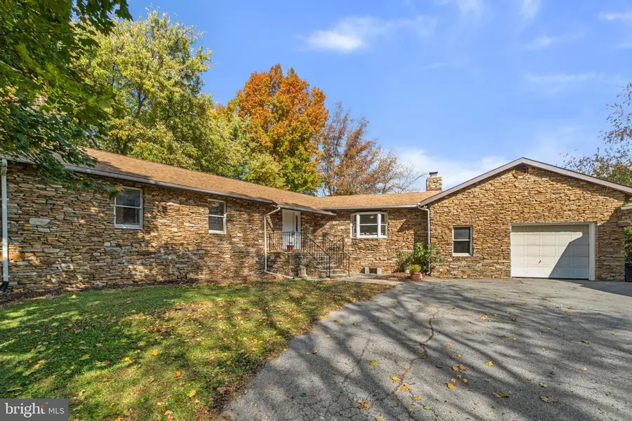 1251 Heritage Farms Ct, Sykesville, MD 21784 - Image #2