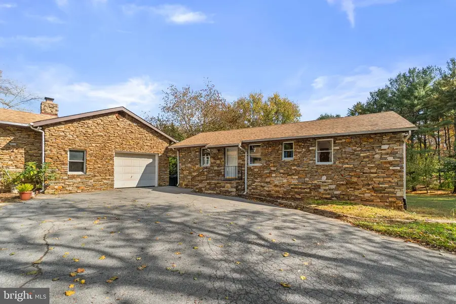 1251 Heritage Farms Ct, Sykesville, MD 21784 - Image #3