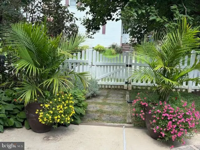 10800 Robin Lynn Dr, Ellicott City, MD 21042 - Image #2