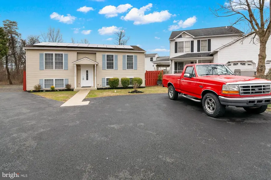 8252 Glen Ct, Jessup, MD 20794 - #2